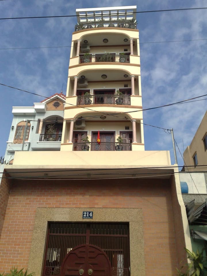 Tòa Nhà Trung Tâm Xóm Chiếu Quận 4 141m² giá 36 tỷ - Tiềm năng cho thuê cao!