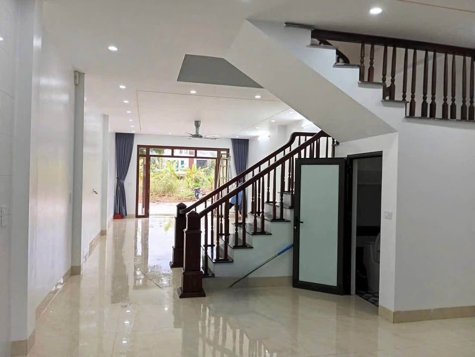 Nhà 2 tầng 1 tum tại Đường Đoàn Kết, Lào Cai 100m² giá 2.8 tỷ - Sẵn sàng giao dịch!