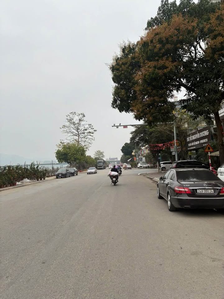 Nhà phố An Dương Vương Lào Cai 195.43m² giá 14 tỷ - Vị trí đắc địa, view sông Hồng tuyệt đẹp!