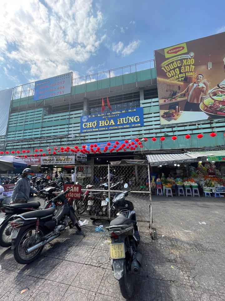 Nhà riêng Quận 10, 35m² giá 4.7 tỷ - Lô góc 2 mặt thoáng, thuận tiện đi lại!