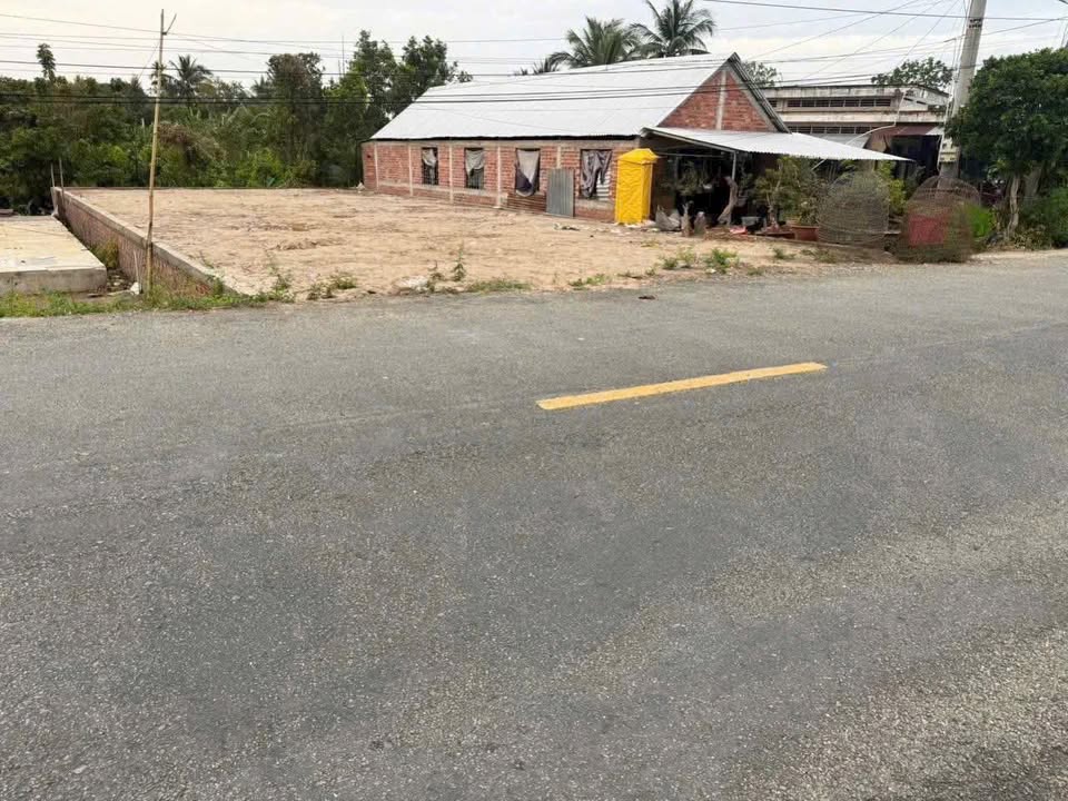 Đất nền mặt tiền Quốc lộ 57B, Hòa Nghĩa, Chợ Lách 204m² giá 1.2 tỷ - Sổ đỏ chính chủ!