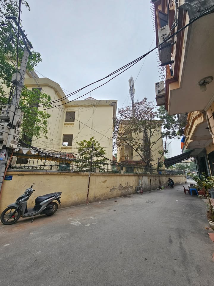 Nhà phố Văn Quán Hà Đông 43m² giá 10 tỷ - Gần hồ điều hòa, chính chủ bán gấp!