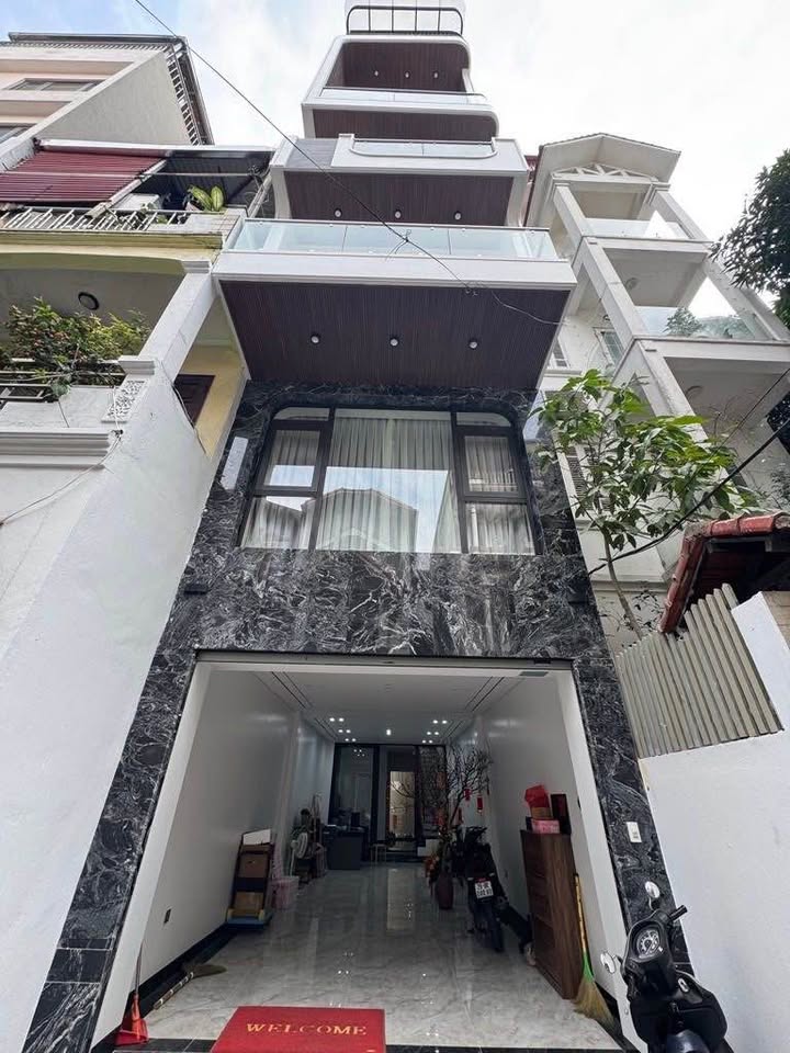 Nhà FrontHouse Bồ Đề 78m² giá thỏa thuận - Vị trí đắc địa, thang máy hiện đại!
