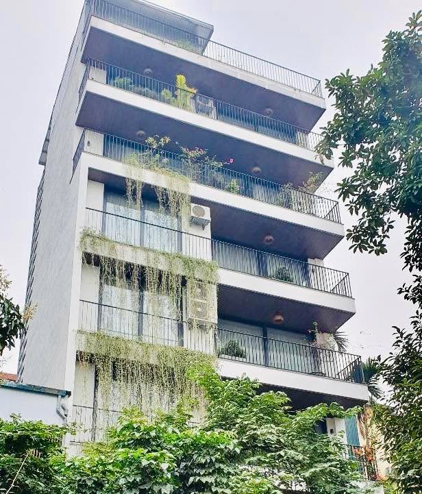 Căn hộ Apartment 8 tầng Đặng Thai Mai, Tây Hồ 142m² giá 70 tỷ - Dòng tiền 300 triệu/tháng!
