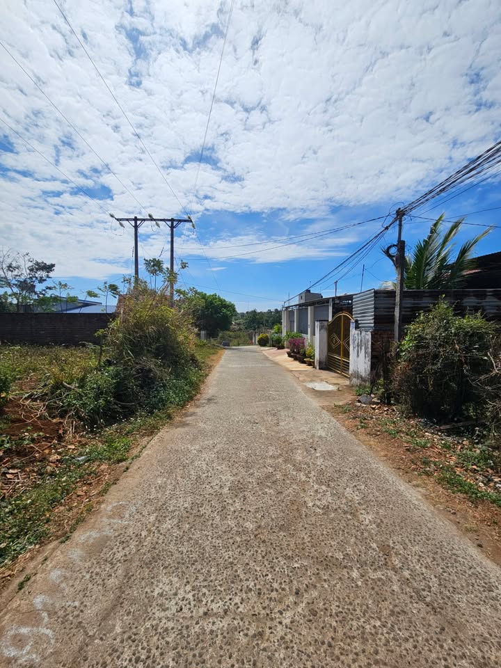 Đất thổ cư xã Ea Tu 150m² giá chỉ 1.15 tỷ - Hướng Tây, đường bê tông sạch sẽ!