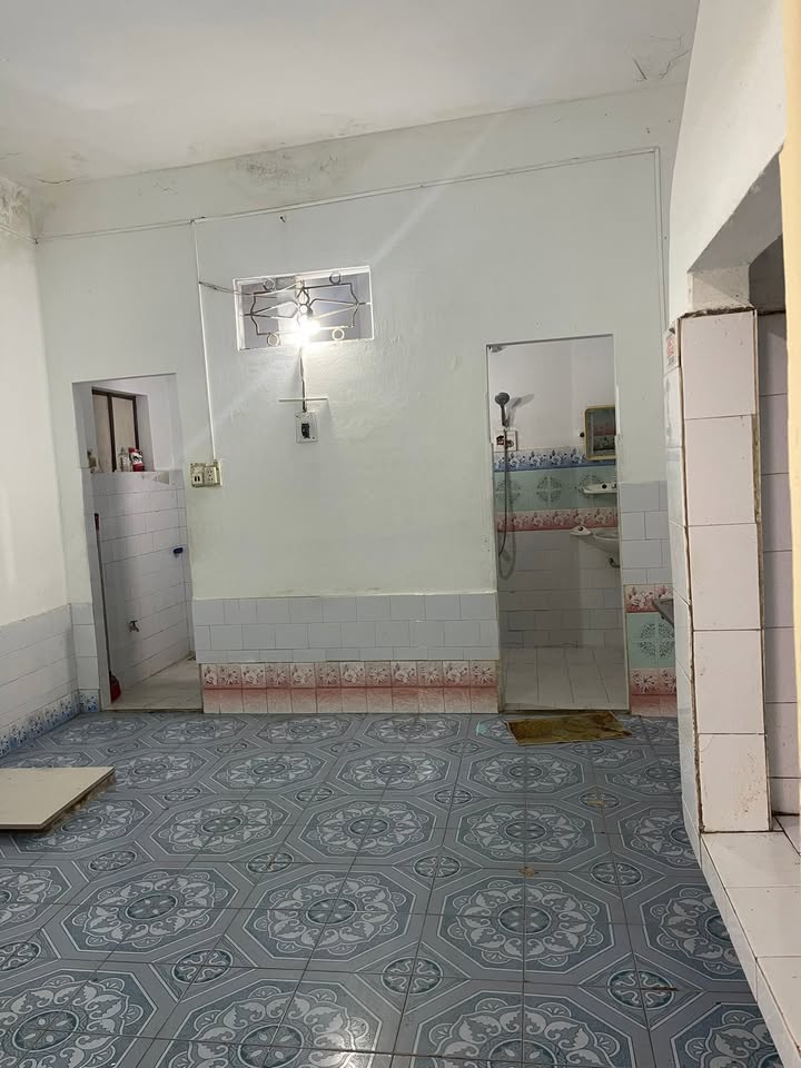 Nhà cho thuê tại Ngõ Nguyễn Thượng Mẫn 100m² giá 2.5 triệu - Ô tô đỗ trước cổng!