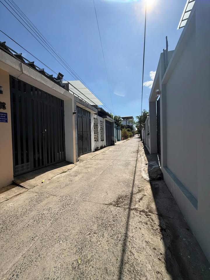 Nhà phố Tân Ninh, Tây Ninh 100m² giá 1.85 tỷ - Sẵn sàng ở ngay!