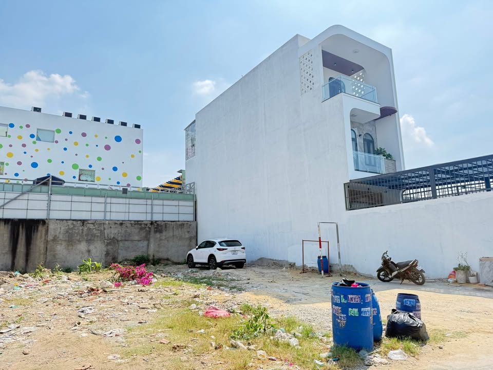 Đất mặt tiền Phường Đông Hòa Dĩ An 108m² giá 5.4 tỷ - Sổ hồng thổ cư 60m²