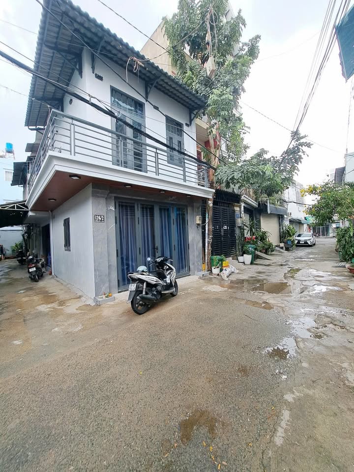 Nhà bán Quận Bình Tân 22m² giá 2.85 tỷ - Chính chủ, góc 2 mặt hẻm xe hơi!