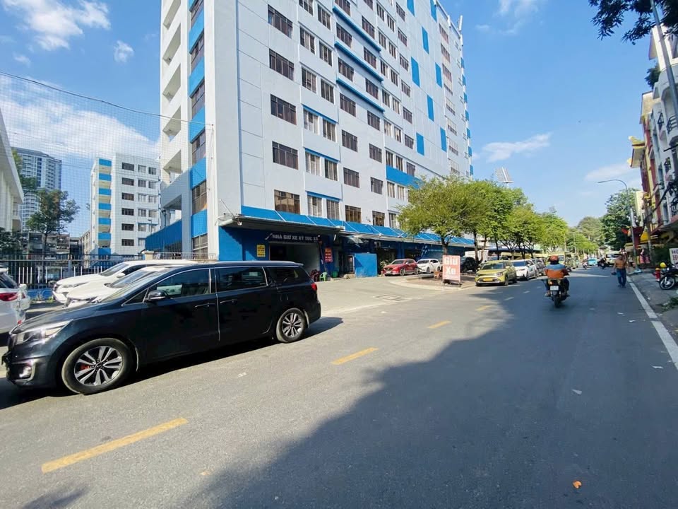 FrontHouse Đường Đào Duy Từ Quận 10 80m² giá 2x tỷ - Mặt tiền kinh doanh lý tưởng!