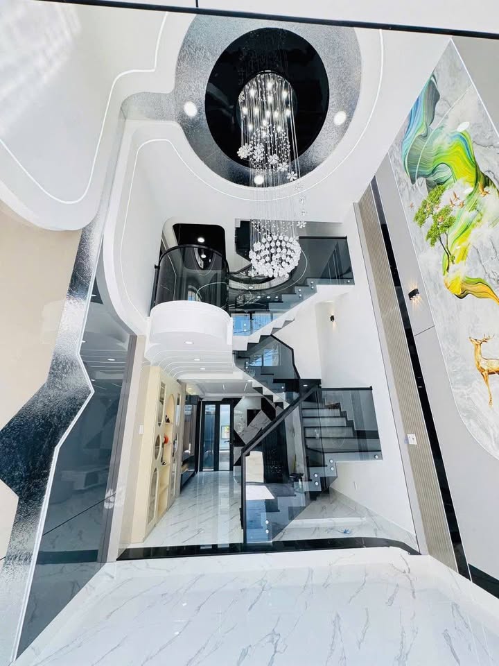 Nhà phố 5 tầng Long Trường 55m² giá 6 tỷ - Sẵn sàng kinh doanh ngay!