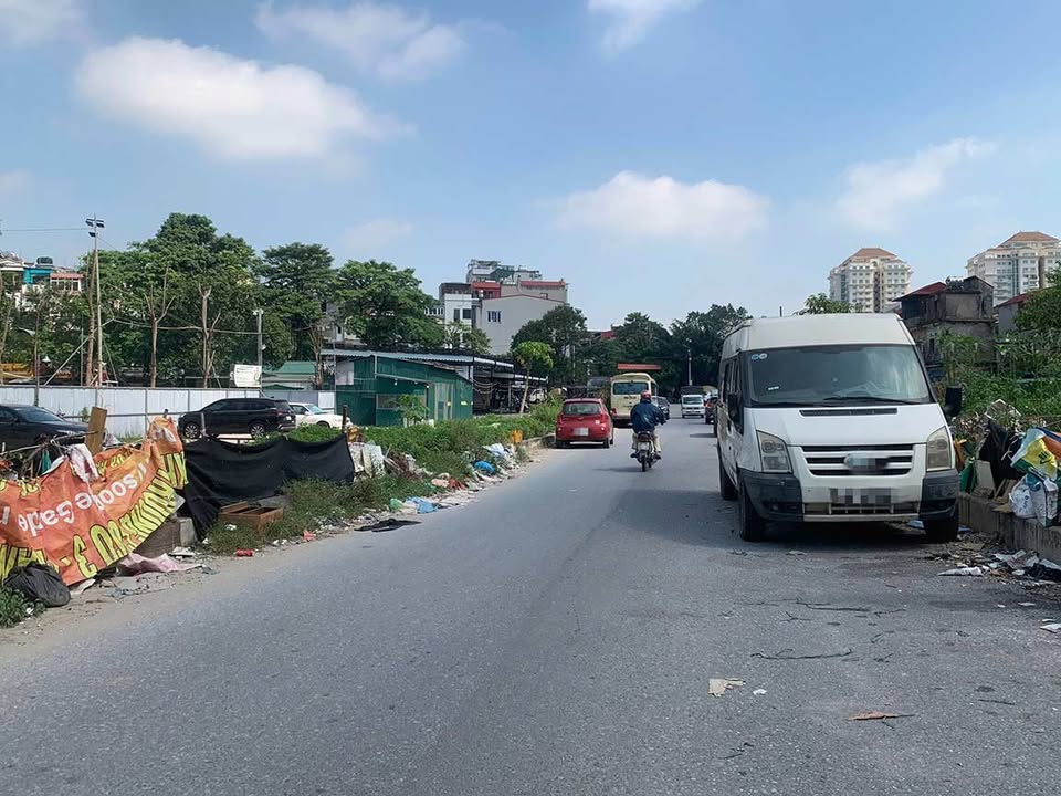 Bán đất tặng nhà phố Nguyễn Văn Huyên kéo dài 56.7m² giá 21.5 tỷ - Sổ đỏ chính chủ!