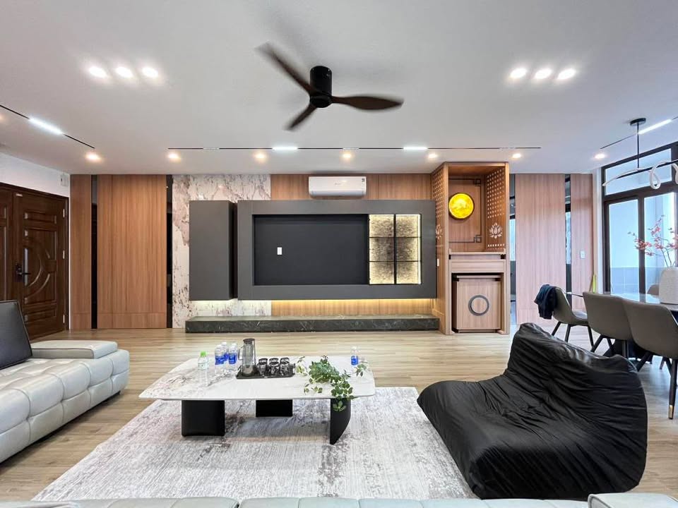 Căn hộ chung cư Văn Phú Hà Đông 140m² giá 8.4 tỷ - Nội thất cao cấp, sẵn sàng vào ở!