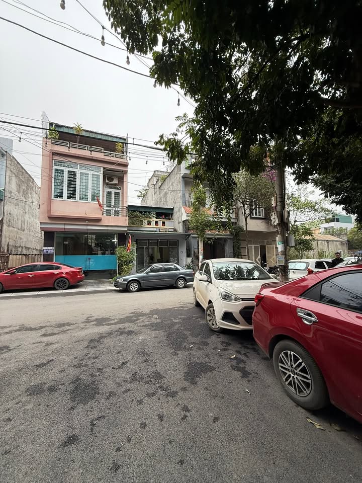 Nhà 2 tầng Phường Sông Đà 111m² giá thỏa thuận - Kinh doanh sầm uất!