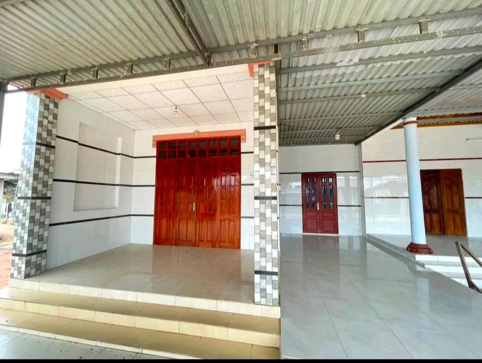 Nhà sân vườn Thị Trấn Đất Đỏ 280m² giá 1.7 tỷ - Đậu ô tô thoải mái!