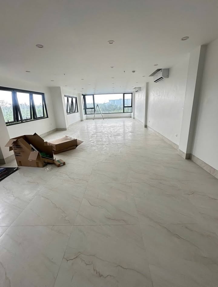 Cho thuê mặt bằng văn phòng tại phố Nam Đuống, Long Biên 90m² giá chỉ 8 triệu - Nhà mới có thang máy!