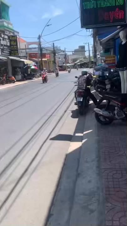 Nhà mặt tiền đường Nguyễn Huệ, Phường Long Thuận 81m² giá 9 tỷ - Vị trí đắc địa cho kinh doanh!