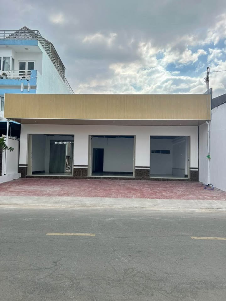 Cho thuê nhà 3 căn liền kề tại Cà Mau, 294m² - Vị trí kinh doanh đắc địa!