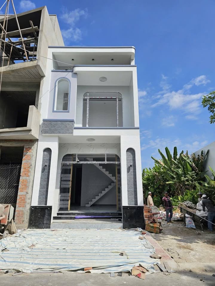 Nhà 2 tầng Đường H3, Phường 1, Cà Mau, 85m² giá 2 tỷ - Nhà mới hoàn thiện đón Tết!