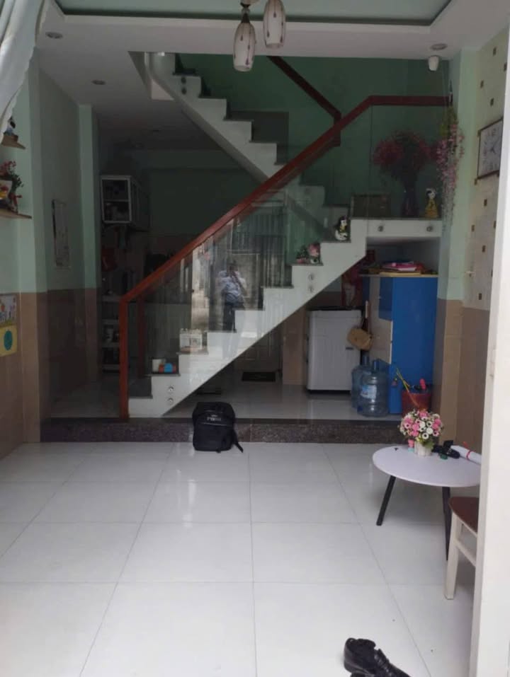 Nhà 2 tầng Lê Trọng Tấn 30m² giá 2,4 tỷ - Cơ hội sở hữu nhà chính chủ!