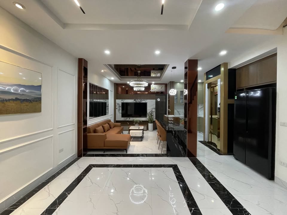 Nhà phố Trương Định 47m² giá 11.8 tỷ - Sổ đỏ nở hậu, nội thất cao cấp!