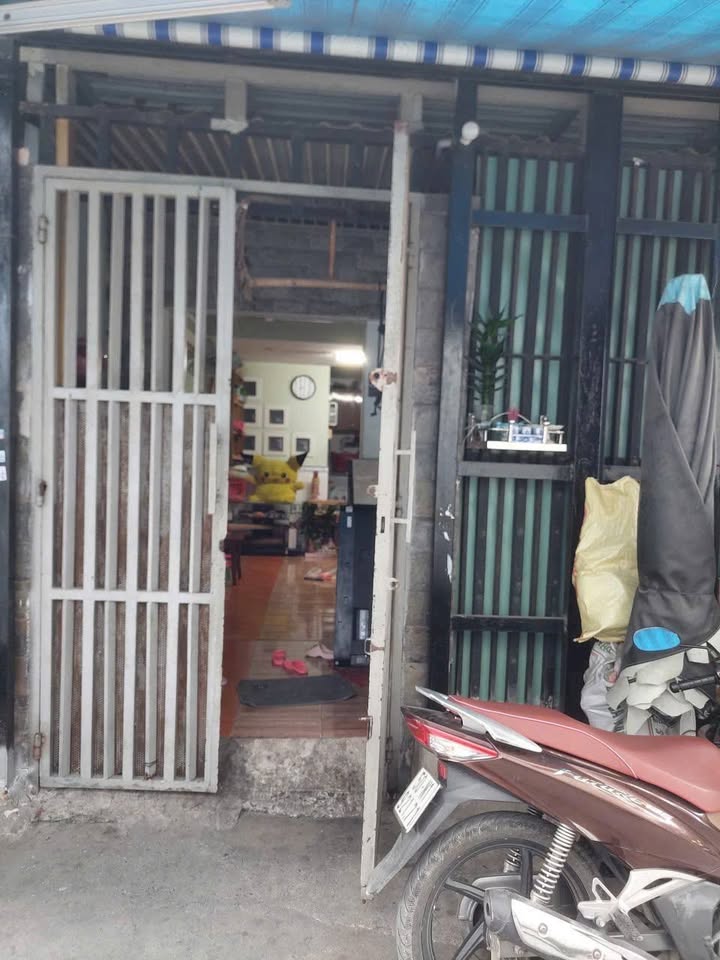 Nhà phố quận Bình Tân 32m² giá 3.6 tỷ - Sổ hồng riêng, tiện ích đầy đủ!