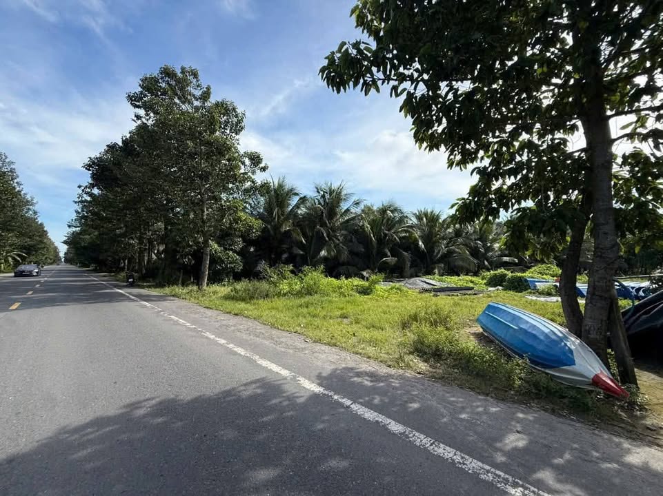 Đất nền mặt tiền lộ tuyến tránh Giồng Trôm, 2850m² giá 4 tỷ - Cơ hội đầu tư sinh lời!