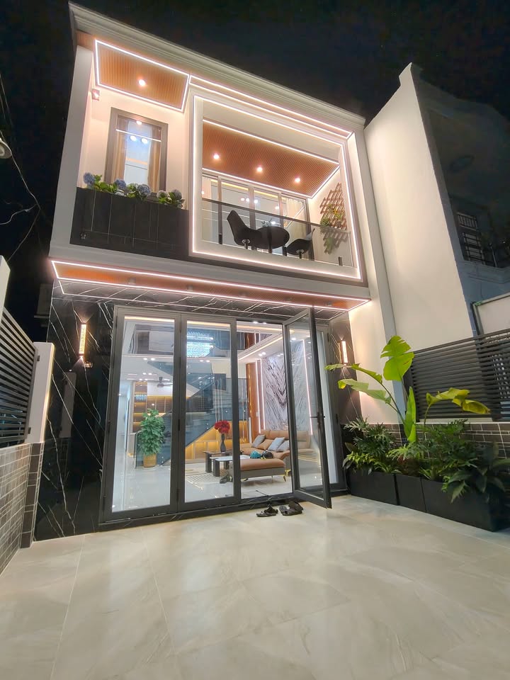 Nhà đẹp Quận 7 120m² giá 6.5 tỷ - Sân rộng, chính chủ!