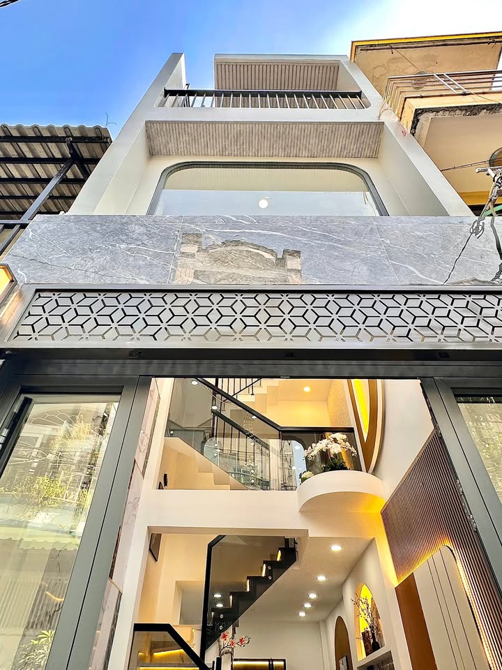 Nhà đẹp hẻm xe hơi Nguyễn Kiệm Gò Vấp 70m² giá 5.588 tỷ - Gần sân bay Tân Sơn Nhất!