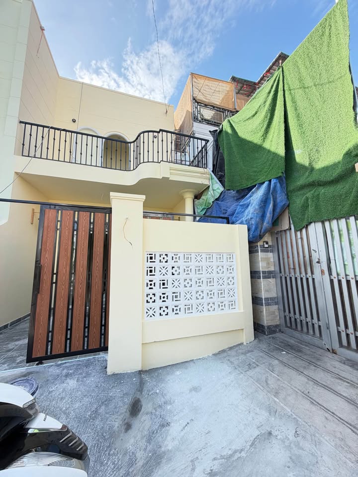 Nhà lầu mới xây tại Phường Phú Trinh, 63m² giá 2 tỷ - Sẵn sàng vào ở ngay!