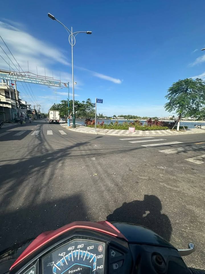 Nhà gác lửng mặt tiền nhựa Phú Tài 40m² giá 750 triệu - Kinh doanh thuận lợi!