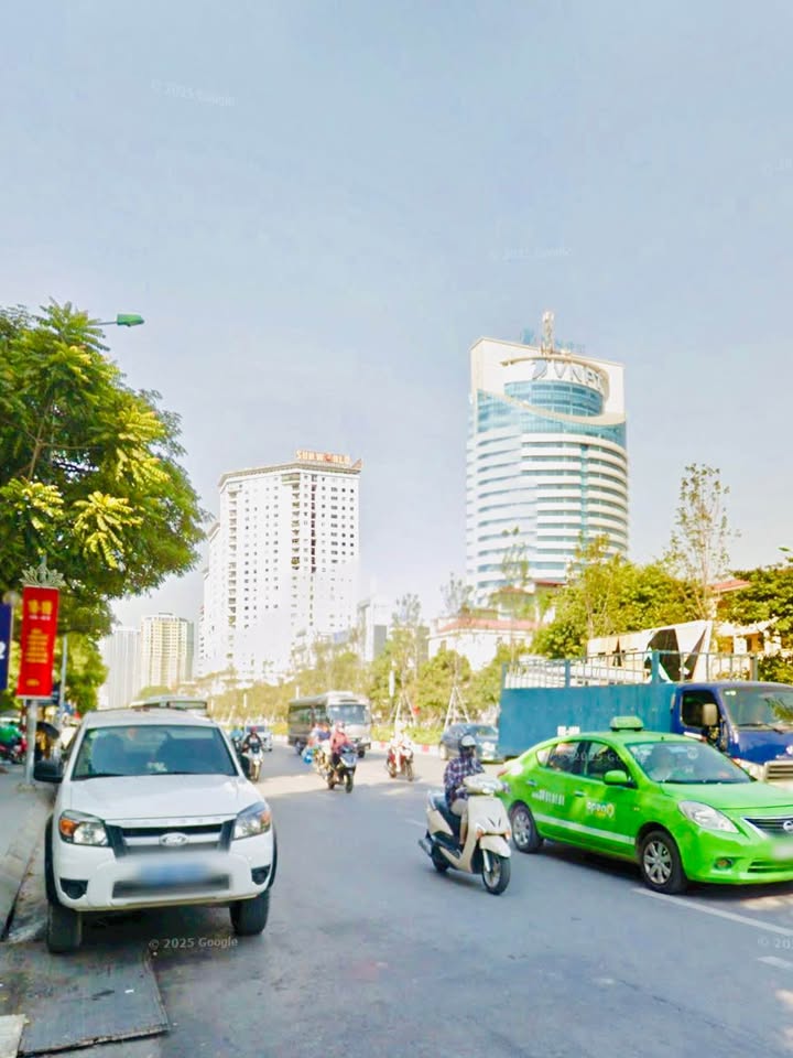 Nhà phố Nguyễn Chí Thanh 60m² giá 27 tỷ - Ô tô tránh, thang máy sẵn sàng ở ngay!