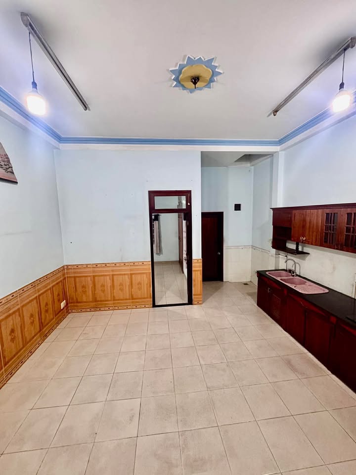 Nhà mặt tiền kinh doanh Nguyễn Phúc Chu, Tân Bình 100m² giá 12 tỷ - Cơ hội hiếm có!