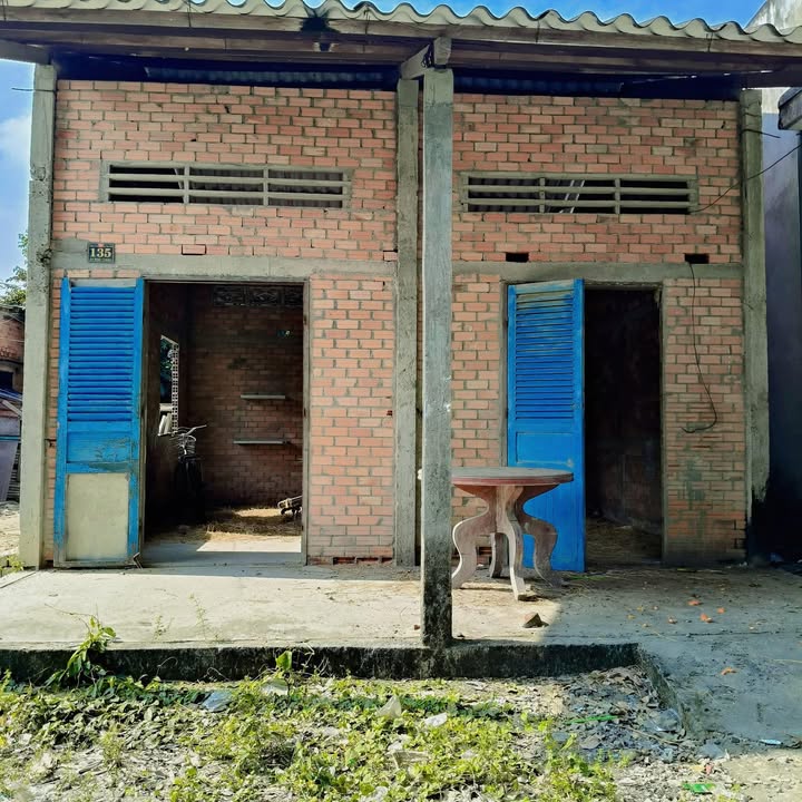 Nhà riêng tại Ấp Bình Thạnh, Tân Trụ - Diện tích 203.8m² giá chỉ 350 triệu - Cơ hội đầu tư tuyệt vời!