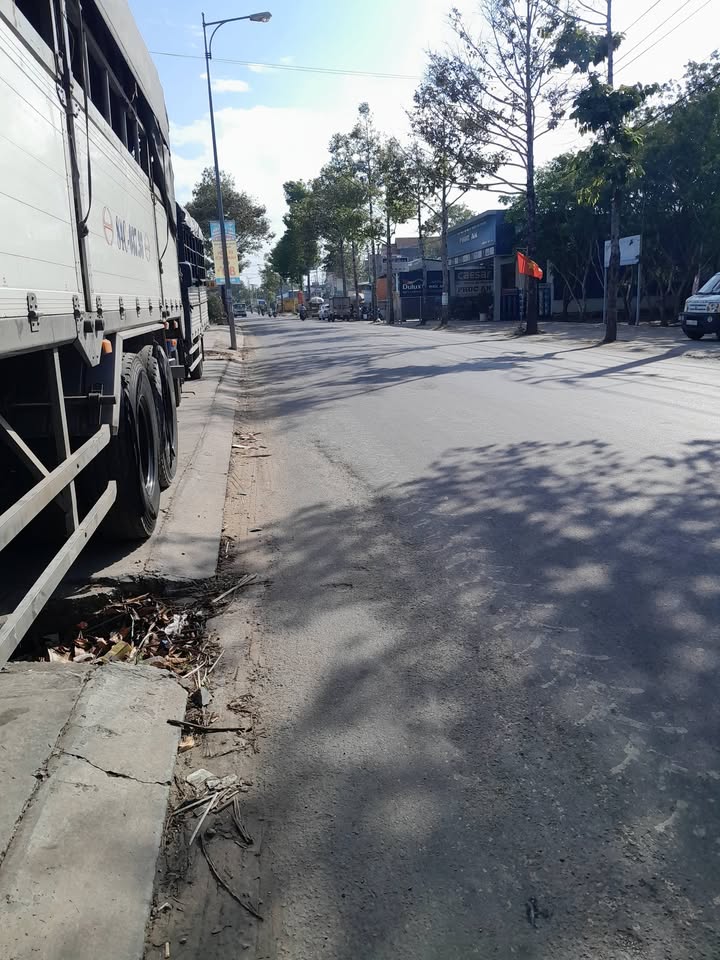 Bán FrontHouse mặt tiền đường Nguyễn Thiện Thành 240m² giá 4.5 tỷ - Kinh doanh thuận lợi!