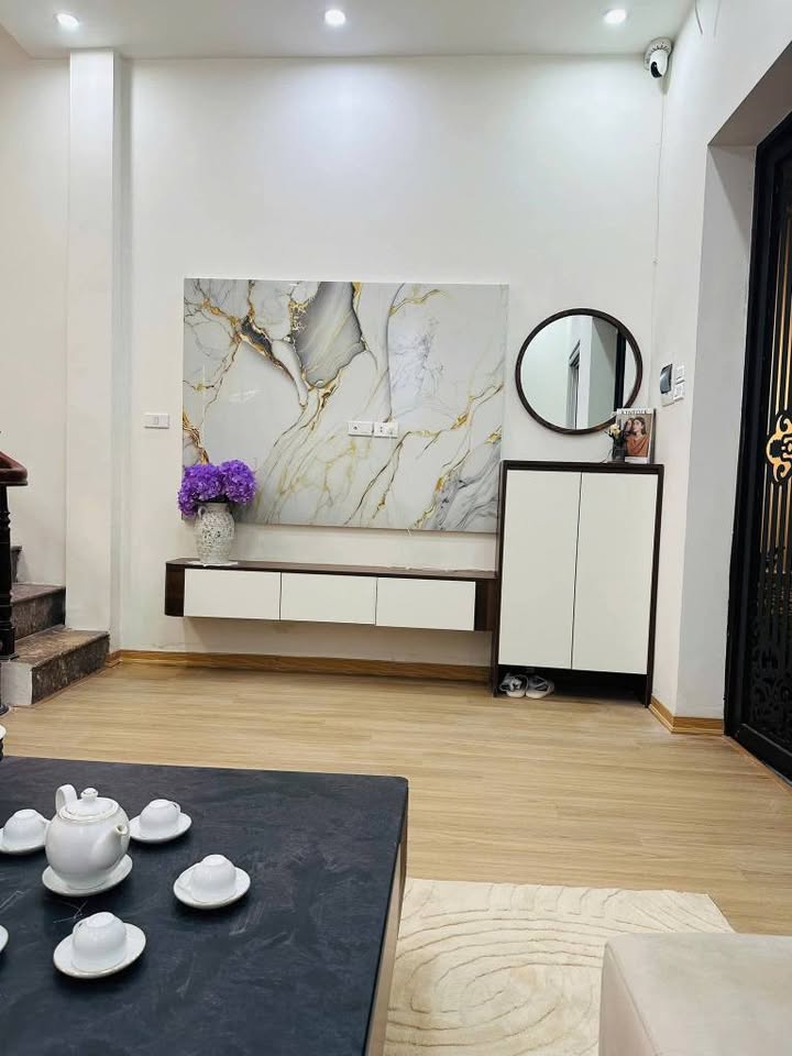 Nhà phố Ngọc Khánh, 175m² giá 9 tỷ - Thiết kế tâm huyết, giao thông thuận tiện!