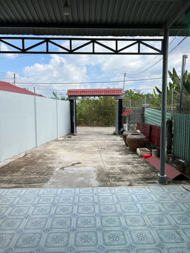 Nhà lầu tại Thị Trấn Tân Hiệp 250m² giá 1.8 tỷ - Cơ hội sở hữu ngay!