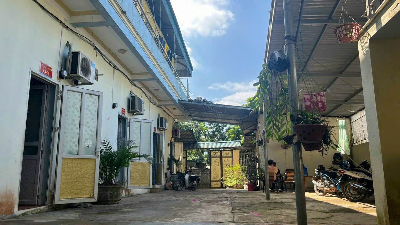 Quán karaoke và nhà trọ Lạc Thủy 463m² giá chỉ 3 tỷ - Đầu tư sinh lời hấp dẫn!