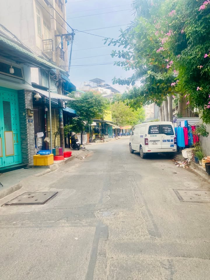 Nhà phố Tân Sơn Nhì 64m² giá 8.7 tỷ - Khu dân trí cao, tiện ích đầy đủ!