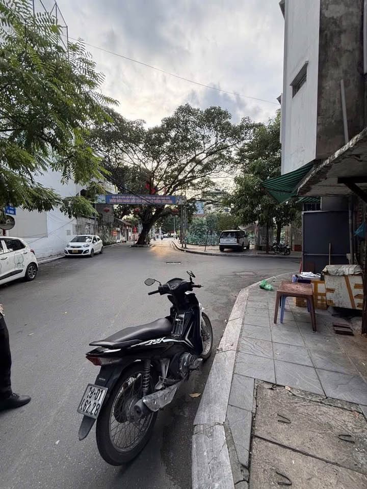 Nhà 2 tầng Yên Phụ 22m² giá 7.6 tỷ - Vị trí đắc địa gần Hồ Tây