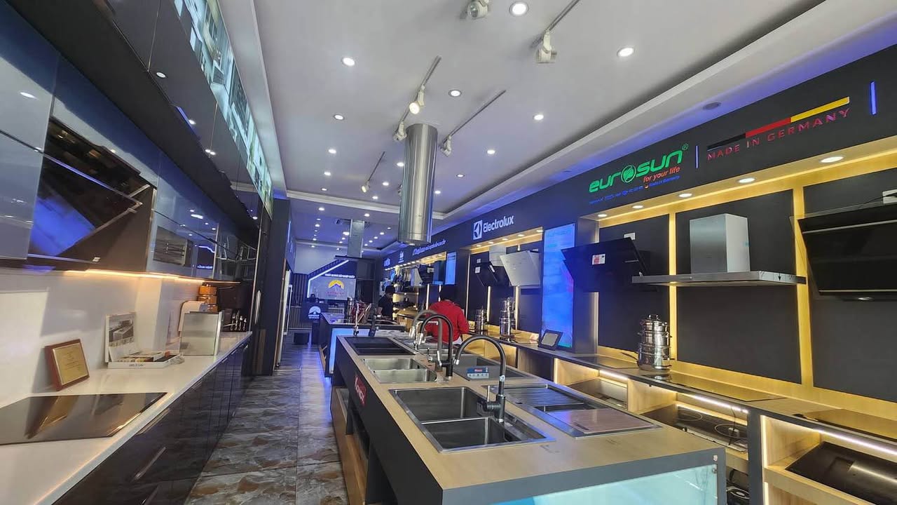 Nhà Mặt Phố Hoàng Quốc Việt 76m² 6 Tầng Thang Máy - Kinh Doanh Đỉnh Cao