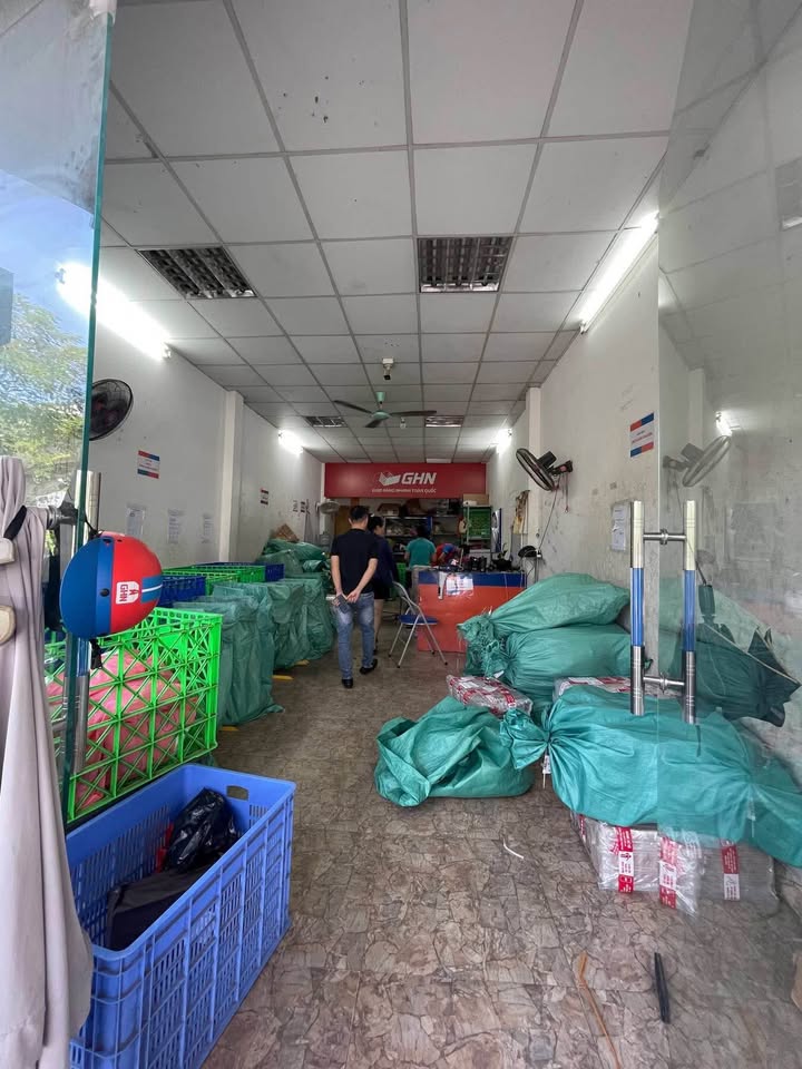 Nhà mặt phố Hoàng Cầu 88m² giá thỏa thuận - Kinh doanh đỉnh cao với view hồ tuyệt đẹp!