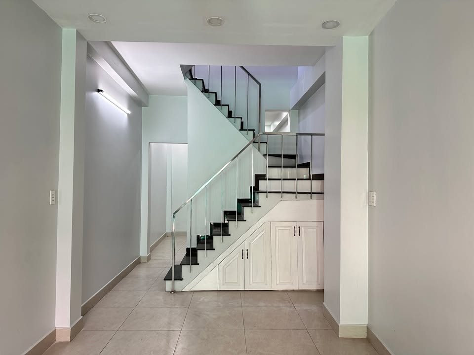 Nhà riêng Quận 7 34m² giá 3.95 tỷ - Hẻm thông thoáng, gần Nguyễn Văn Linh!