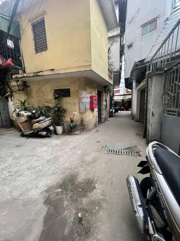 Nhà riêng Hoàng Mai, 31m² giá 7.9 tỷ - Lô góc thoáng mát, ô tô gần kề!