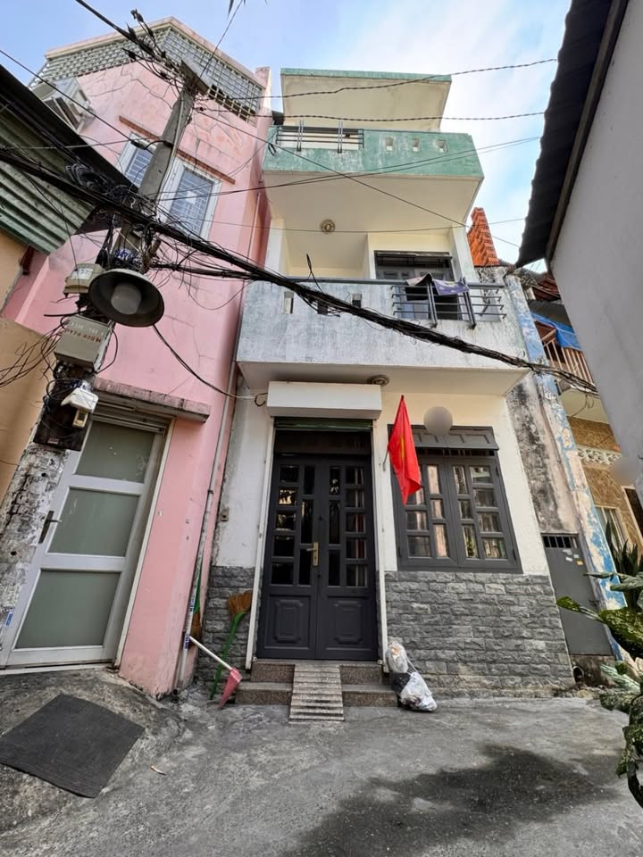 Nhà 3 tầng Bùi Đình Túy, Phường 8, Quận Phú Nhuận - 32m² giá 5 tỷ - Cách mặt tiền chỉ 10m!