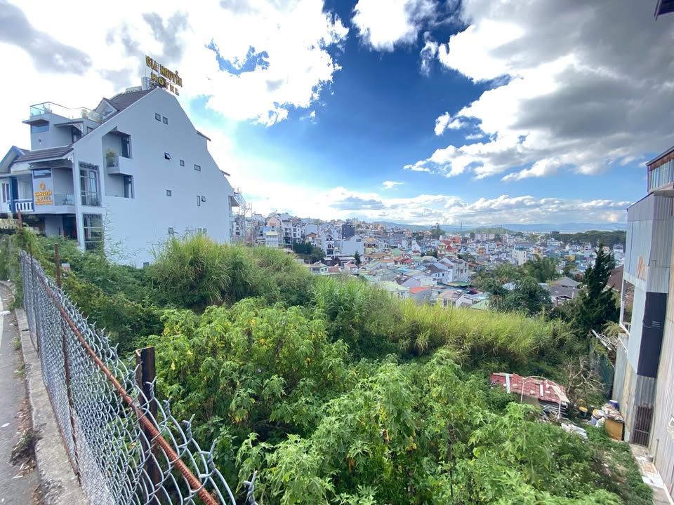 Đất Nền Đà Lạt 369m² - Hai Mặt Tiền View Thung Lũng Đẹp, Sẵn GPXD