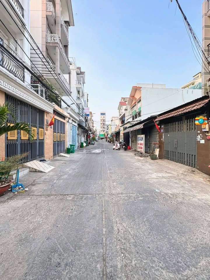 Nhà hẻm Lê Văn Quới, Bình Tân 80m² giá 7.8 tỷ - Ô tô vào tận nhà!