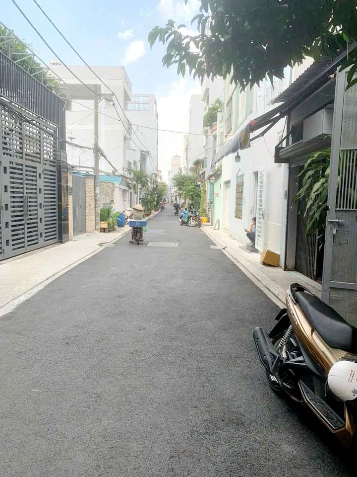 Nhà phố 3 tầng Quận Tân Phú 40m² giá 6 tỷ - Gặp chính chủ ngay!