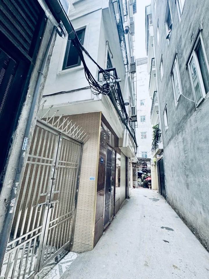 Nhà mặt phố Nguyễn Văn Huyên, Nghĩa Đô 33m² giá 7 tỷ - Kinh doanh sầm uất!