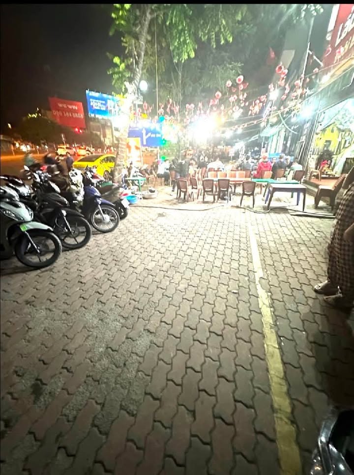 Bán gấp FrontHouse Trần Khát Chân 30m² giá 15 tỷ - Kinh doanh sầm uất!